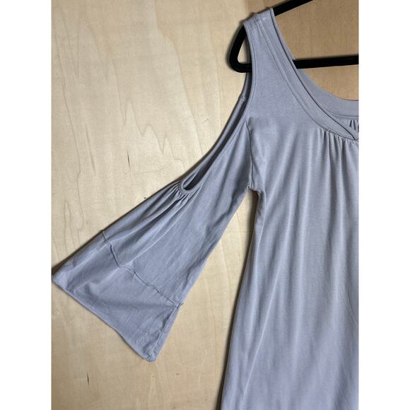 Cinnamon Girl Top Womens Small Cold‎ Shoulder Bell Sleeves Tunic Hawaii - Picture 3 of 7